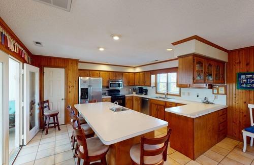 Sandbridge House | Oceanside retreat with private tennis/pickleball court, easy beach access & AC