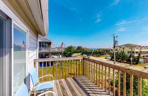 Sandbridge House | Oceanside retreat with private tennis/pickleball court, easy beach access & AC