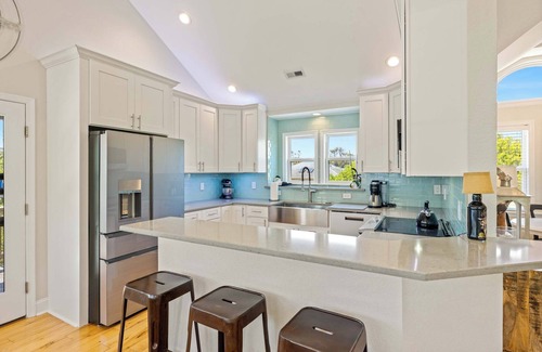 Duck House | Oceanside retreat with pool & spa, June Weeks Open