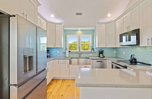 Duck House | Oceanside retreat with pool & spa, June Weeks Open