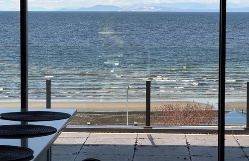 Regional District of Nanaimo Apartment | Oceanside Rooftop Luxury with Amazing Deck