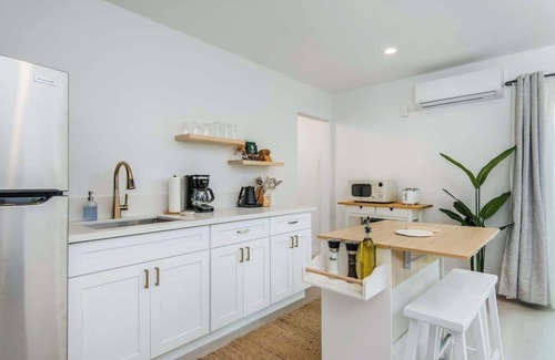 Marina Peninsula Apartment | Oceanside Studio: Steps to Venice Pier & Nightlife