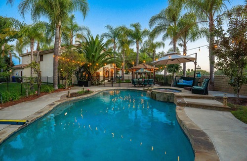 North Valley House | Oceanside Tropical Resort with HEATED POOL & SPA!
