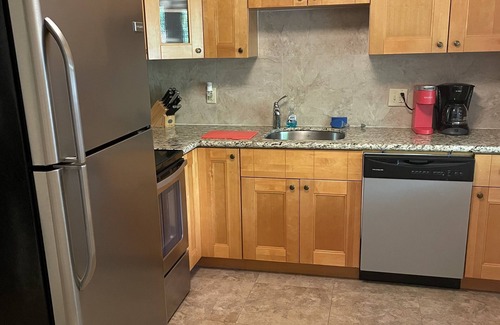 East Fort Lauderdale Villa | Oceanside Mist Apts: Heated Pool , Hot Tub & Tiki Bar!-Rockefeller Suite