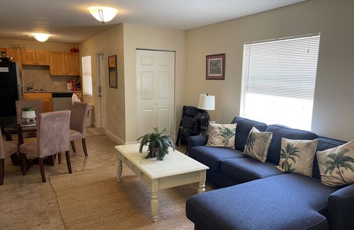 East Fort Lauderdale Villa | Oceanside Mist Apts: Heated Pool , Hot Tub & Tiki Bar!-Rockefeller Suite