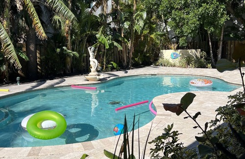 East Fort Lauderdale Villa | Oceanside Mist Apts: Heated Pool , Hot Tub & Tiki Bar!-Rockefeller Suite