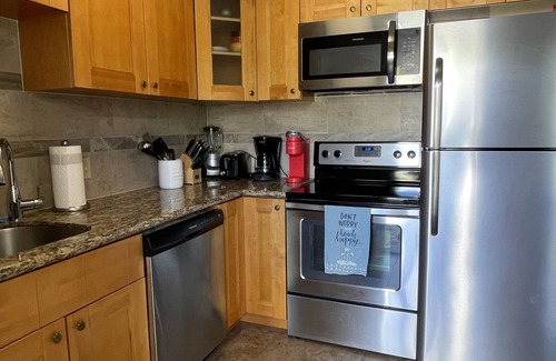 East Fort Lauderdale Villa | Oceanside Mist Apts: Heated Pool, Hot Tub & Tiki Bar! 2 Bed 2 Bath-Flagler Suite