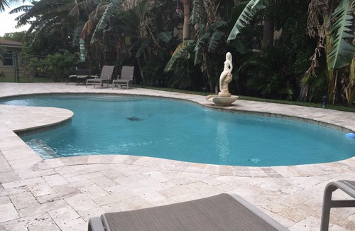 East Fort Lauderdale Villa | Oceanside Mist Apts: Heated Pool, Hot Tub & Tiki Bar! 2 Bed 2 Bath-Flagler Suite