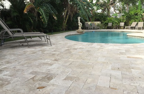 East Fort Lauderdale Villa | Oceanside Mist Apts: Heated Pool, Hot Tub & Tiki Bar! 2 Bed 2 Bath-Flagler Suite