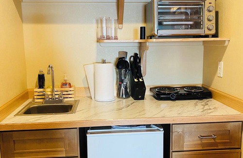 Kodiak Apartment | Oceanspray:2-bdrm apartment where you'll feel the ocean spray!