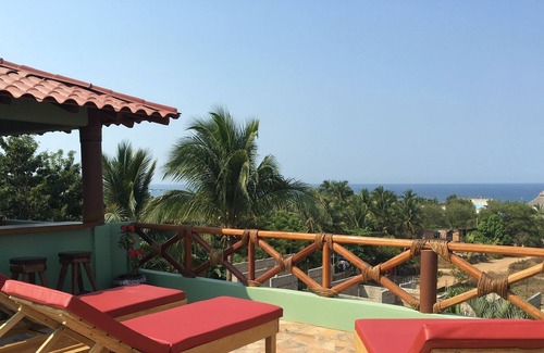 Los Tamarindos Apartment | Oceanview 1Br. apartment 3 blks to beach. Wi-fi, new A/C. Kitchen. 1.5 bath