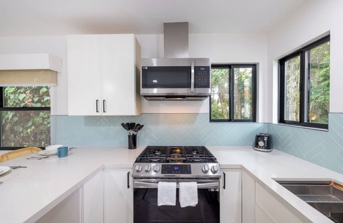 Pismo Beach Hotel | Oceanview 2-bedroom Cottage with WiFi, AC and Full Kitchen in Pismo Beach, CA