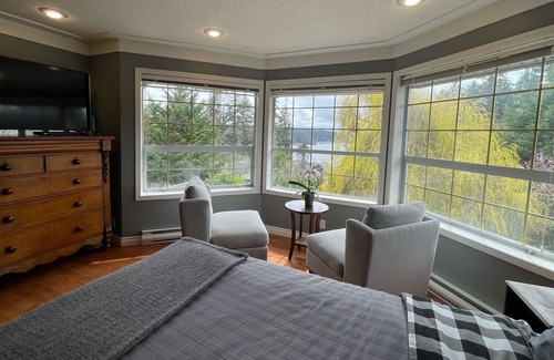 Regional District of Nanaimo House | Oceanview 4 bedroom large home - close to beach and Ferry!