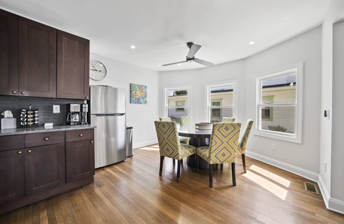 Wall House | Oceanview, 4 houses from beach! 6 beach passes, chairs and umbrellas included!