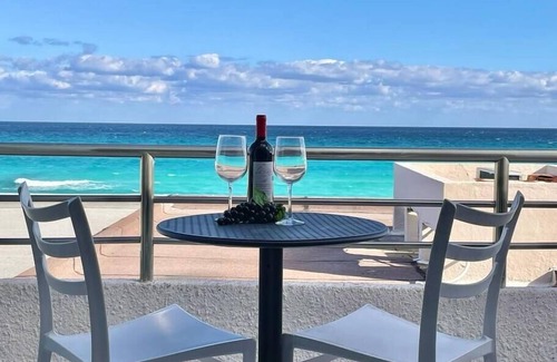 La Isla Apartment | Oceanview and Beach Access | 2 bedroom Townhouse