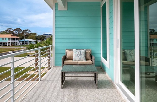 Wilmington Beach Condo | Oceanview and Pet Friendly at Tide and Seek