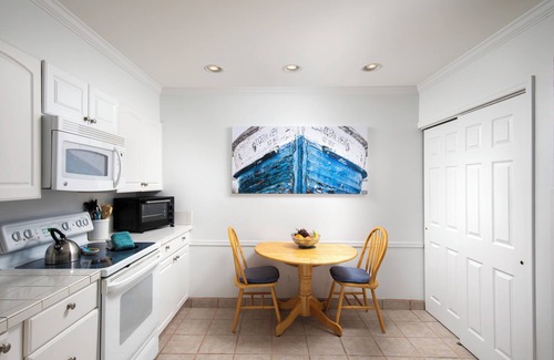 Key West Condo | Oceanview at 1800 Atlantic, short walk to Smathers Beach wish Island Paradise