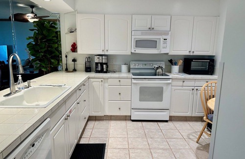 Key West Condo | Oceanview at 1800 Atlantic, short walk to Smathers Beach wish Island Paradise