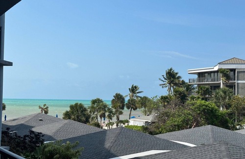 Key West Condo | Oceanview at 1800 Atlantic, short walk to Smathers Beach wish Island Paradise