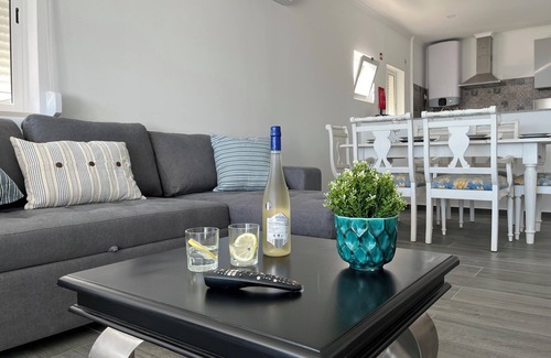 Patio Apartment | Oceanview by Charmes-B 3 bedroom apartment with beautiful ocean view