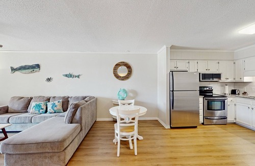North Myrtle Beach Condo | Oceanview condo with pool, private balcony & steps to beach