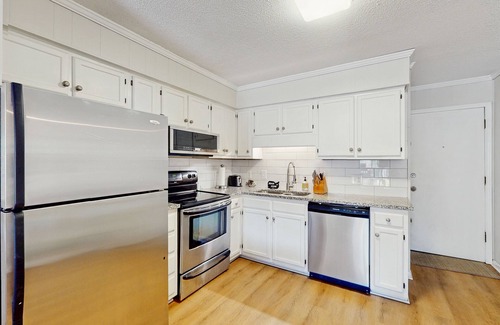 North Myrtle Beach Condo | Oceanview condo with pool, private balcony & steps to beach