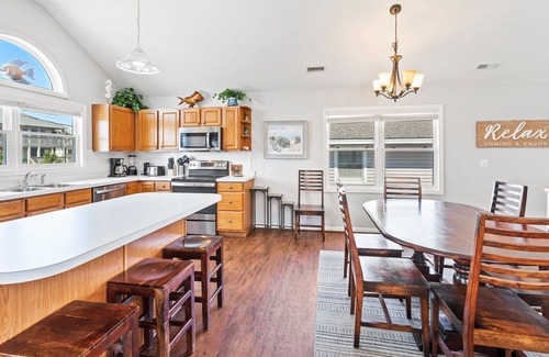 Colington House | Oceanview Comfort | Steps to Beach in OBX