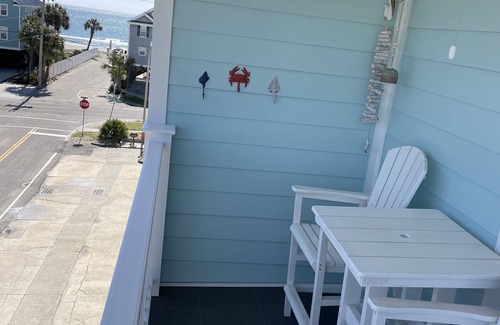 Garden City Condo | Oceanview condo. Garden City/Murrells Inlet. Fully updated. Easy Beach Access!