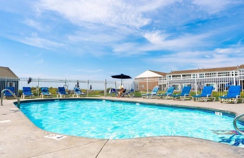 Barnstable County Condo | Oceanview Condo w/Fireplace & Patio