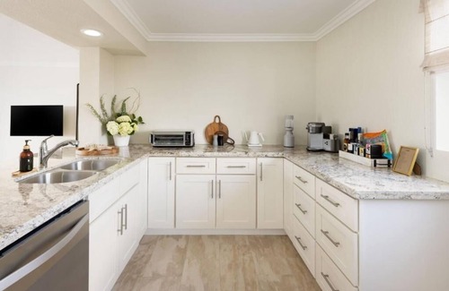 Laguna Beach Hotel | Oceanview Getaway with Private Beach Access & Walkable Laguna Eats
