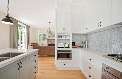Apollo Bay House | Oceanview Mountain Retreat, Pet Friendly Fireplace free EV charger