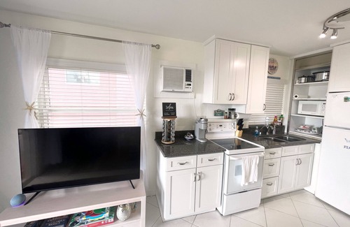 Sunset Beach Condo | Oceanview Sunset Beach, Paddle Boards, Cooler, Chairs, Umbrella, Comfy Beds etc!