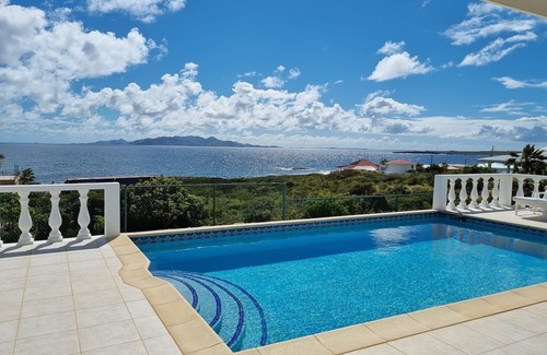 East End Village Villa | Oceanview villa with private pool, 5 mins to beach