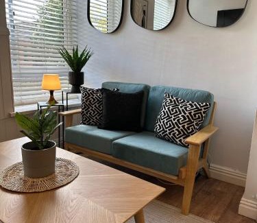 New Lodge Hotel | Ocho Homes By Eight Continents Duncairn Gardens