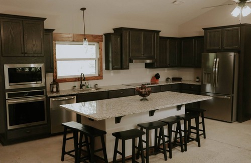 Juliette Cabin | Ocmulgee River Lodge ~ Sleeps 12 ~ 5 Private Suites ~River Access