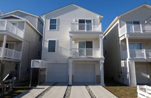North End Condo | OCNJ Beach House in the “Goldcoast” on Asbury Ave - 2.5 blocks from the beach