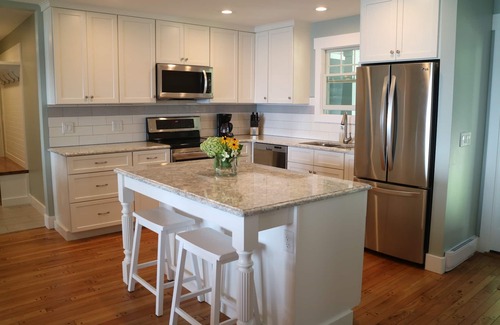 Suttons Bay Cottage | Oct 23-Nov 1 open, Private, Breathtaking waterfront, 2 SUP & 3 kayak’s & bikes