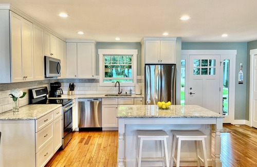Suttons Bay Cottage | Oct 23-Nov 1 open, Private, Breathtaking waterfront, 2 SUP & 3 kayak’s & bikes