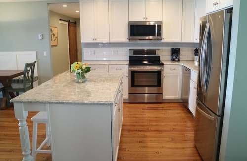 Suttons Bay Cottage | Oct 23-Nov 1 open, Private, Breathtaking waterfront, 2 SUP & 3 kayak’s & bikes