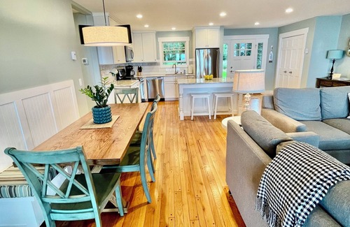 Suttons Bay Cottage | Oct 23-Nov 1 open, Private, Breathtaking waterfront, 2 SUP & 3 kayak’s & bikes