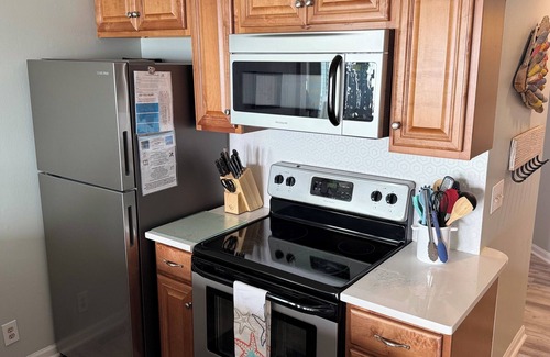 Ocean Isle Beach Condo | OCT dates still open-One bedroom, Ocean Front-steps to sand ,sun and fun