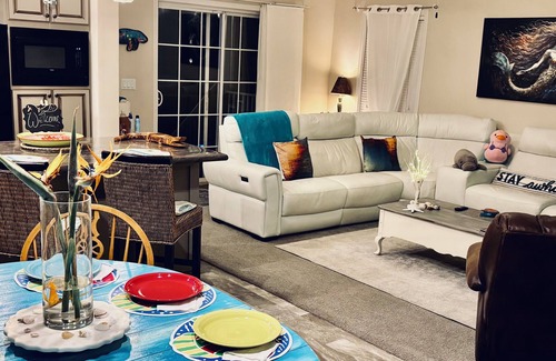 Weeki Wachee Gardens House | Oct. SPECIAL add an Extra night for 150-Cozy retreat-Early Ck-in & Late Ck out