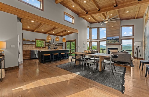 Bryson City Cabin | October Bryson City Luxury Cabin: Hot Tub Mountain Views Theater + Arcade