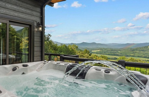 Bryson City Cabin | October Bryson City Luxury Cabin: Hot Tub Mountain Views Theater + Arcade