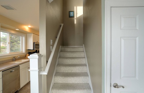 Lincoln Beach House | OctoMojo - 3b/3b - Views, Beach Access, Hot Tub, and Dog Friendly!