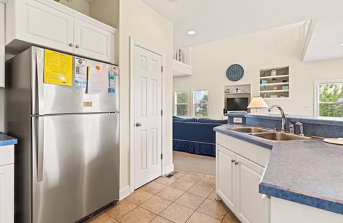 Ocean Sands House | Octopus's Garden: Large Private Pool & Hot Tub, Walk to Beach