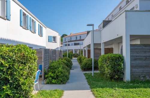 Noirmoutier-en-l'Ile Apartment | Odalys Collection Le Domaine des Pins by Interhome