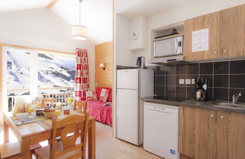 Les Deux Alpes Apartment | Odalys Référence L'Ours Blanc by Interhome
