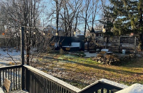 Honey Brook House | Ode to the '70's private home with Hot Tub!