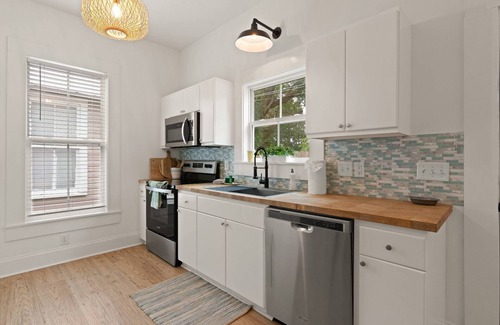 Brunswick House | Odie's Oasis | Historic Downtown Home | Pet Friendly | Fenced Yard | Near Shops | New Patio